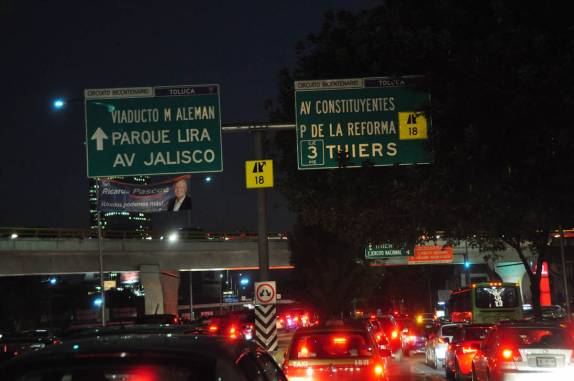 Trânsito complicado na volta de Teotihuácan para a Cidade do México